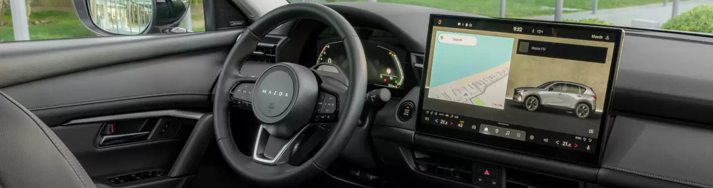 Interior del nuevo Mazda CX-5 con pantalla central y cuadro digital